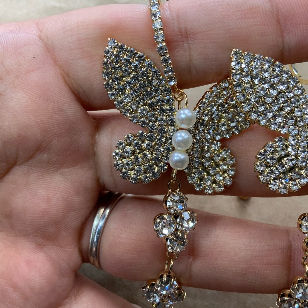 Metal diamonds pearls Butterfly Long Earrings - Picture 8 of 11